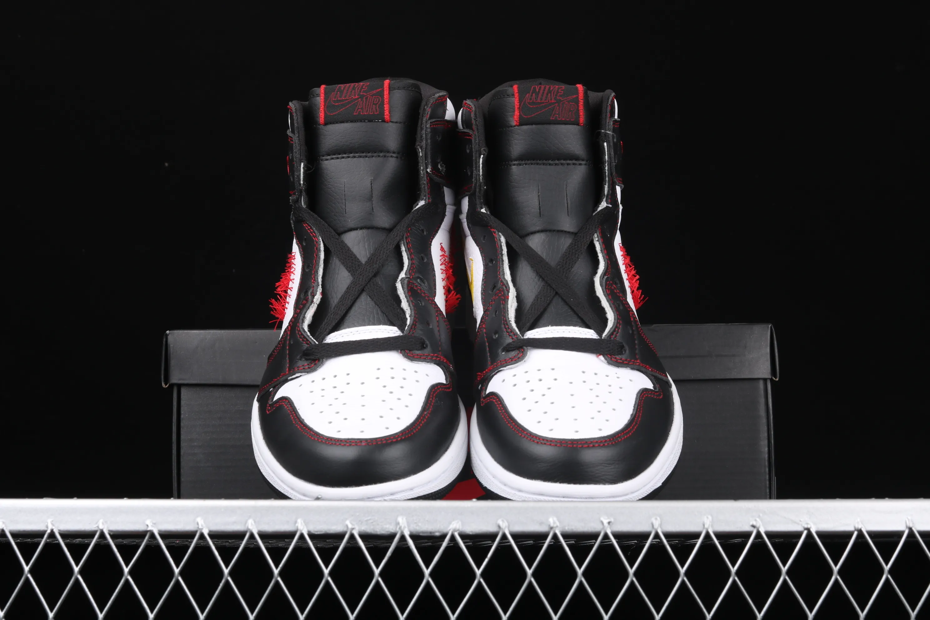 All categories Air Jordan Jordan series basketball shoes Air Jordan 1 High cost-effective version Air Jordan 1 "Dynamic Yellow" AJ1 black and white contrast stitching hook basketball shoes CD6579-071
